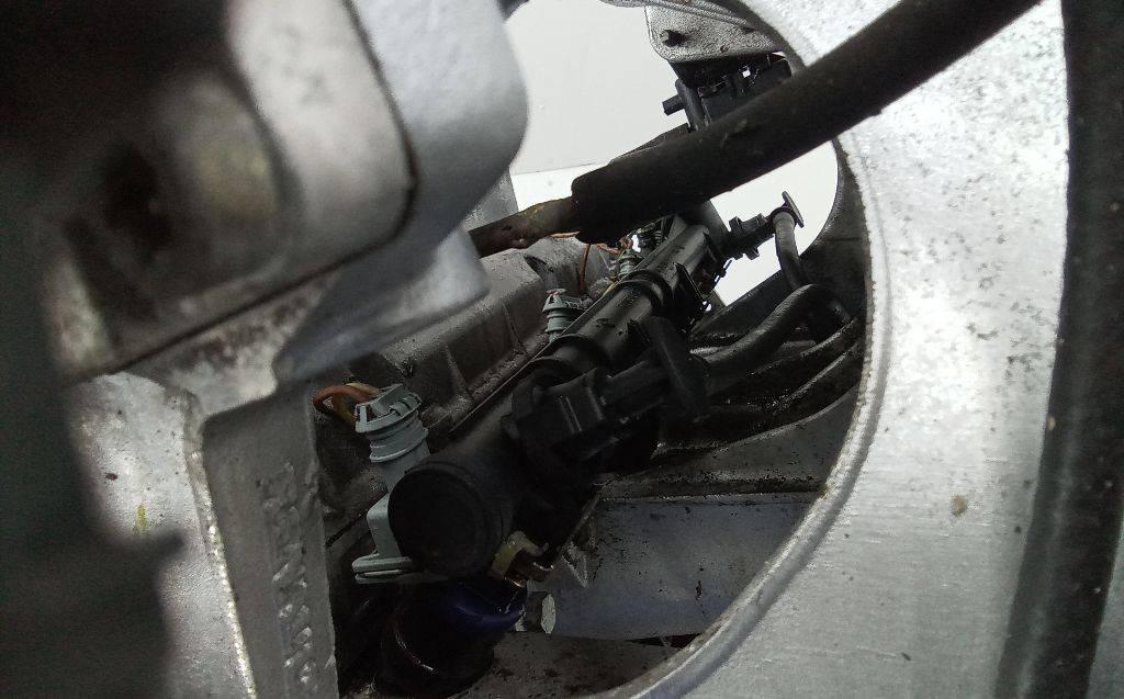 топливная рампа Renault Megane 1 поколение 1998, 1.6 л., бензин, МКПП - фото №1