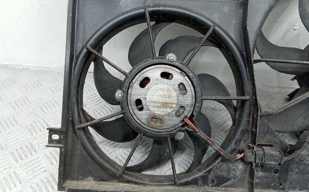 вентилятор радиатора Volkswagen Passat B6 2005 - фото №1