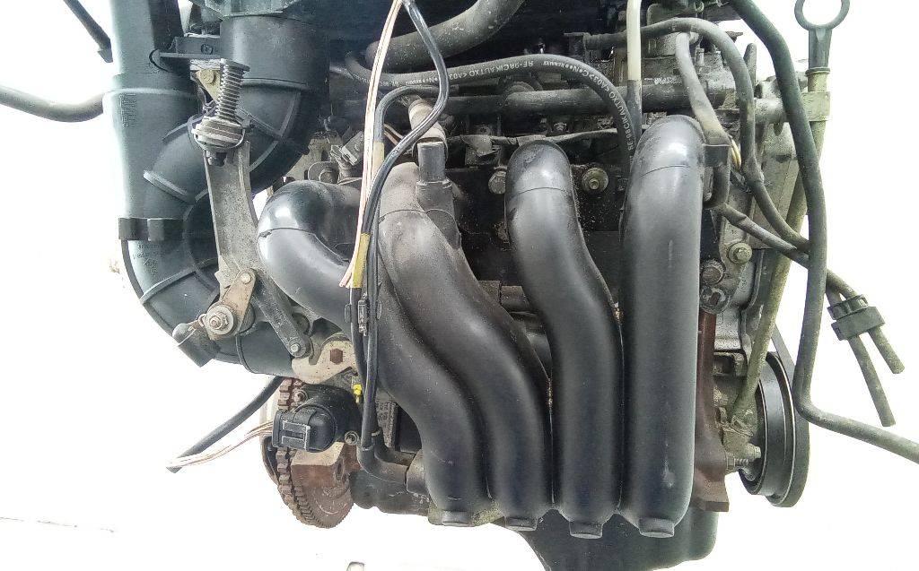 коллектор впускной Renault Clio 2 поколение 1998, 1.4 л., бензин, МКПП - фото №1