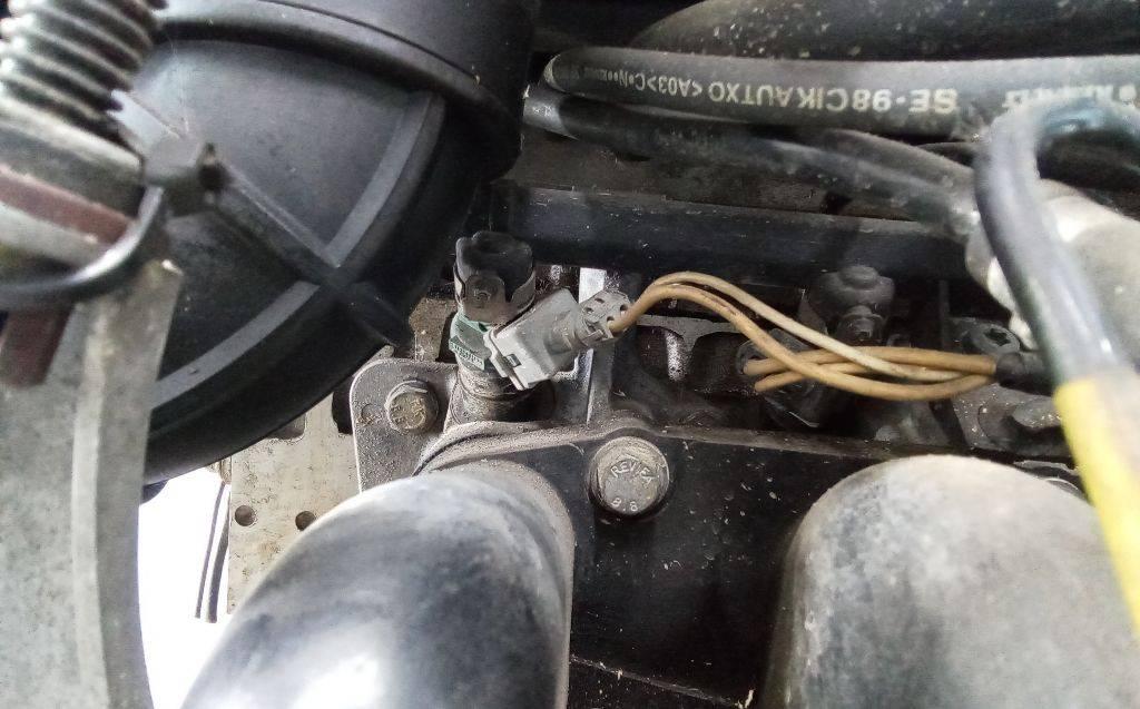 форсунка Renault Clio 2 поколение 1998, 1.4 л., бензин, МКПП - фото №1