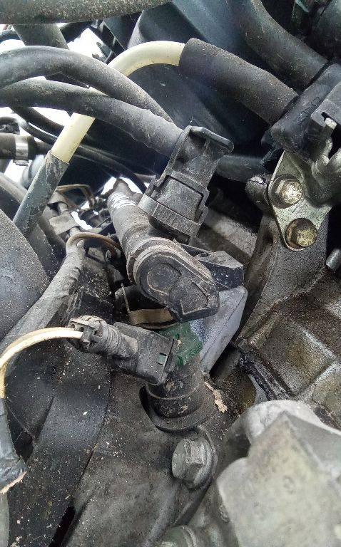 форсунка Renault Clio 2 поколение 1998, 1.4 л., бензин, МКПП - фото №1