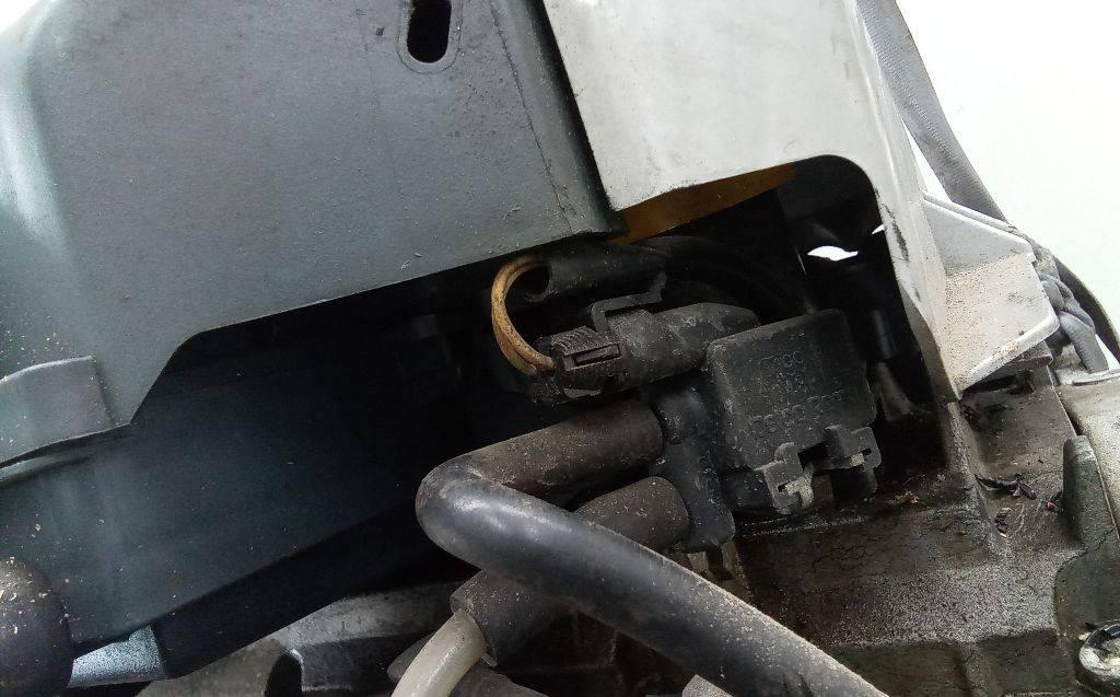 электромагнитный клапан Renault Clio 2 поколение 1998, 1.4 л., бензин, МКПП - фото №1