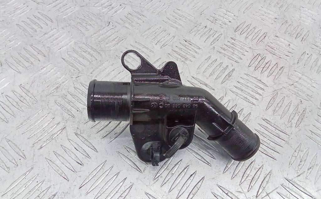 фланец (тройник) системы охлаждения Ford Fiesta 7 поколение 2020, 1.5 л., дизель, МКПП, 9804208680 - фото №1