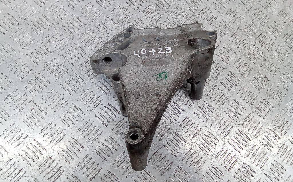 кронштейн двигателя Volkswagen Passat B6 2005, 2.0 л., дизель, МКПП, 03G199207 - фото №1