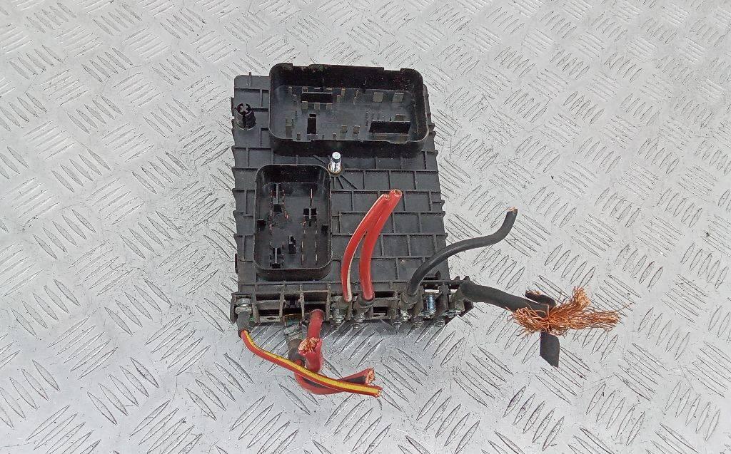 блок предохранителей Volkswagen Passat B6 2005, 2.0 л., дизель, МКПП, 1K0937124 - фото №1