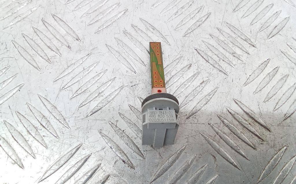 датчик температуры Volkswagen Passat B6 2005, 2.0 л., дизель, 4B0820539 - фото №1