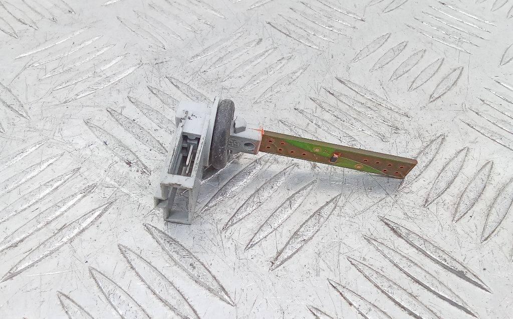 датчик температуры Volkswagen Passat B6 2005, 2.0 л., дизель, 4B0820539 - фото №1