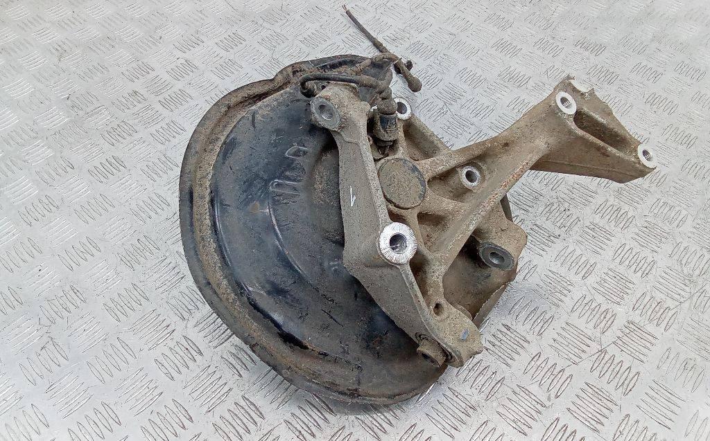 кулак задний левый Volkswagen Passat B6 2005, 2.0 л., дизель - фото №1