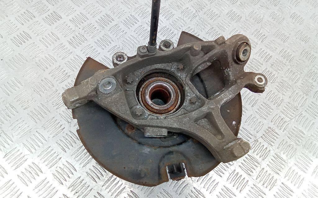 кулак задний левый Chrysler 300C 1 поколение 2008, 3.0 л., дизель - фото №1