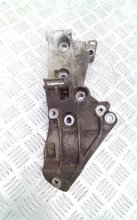 кронштейн генератора Renault Megane 2 поколение 2005, 1.6 л., бензин, МКПП, 8200425034 - фото №1
