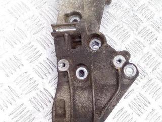 кронштейн генератора Renault Megane 2 поколение 2005, 1.6 л., бензин, МКПП, 8200425034