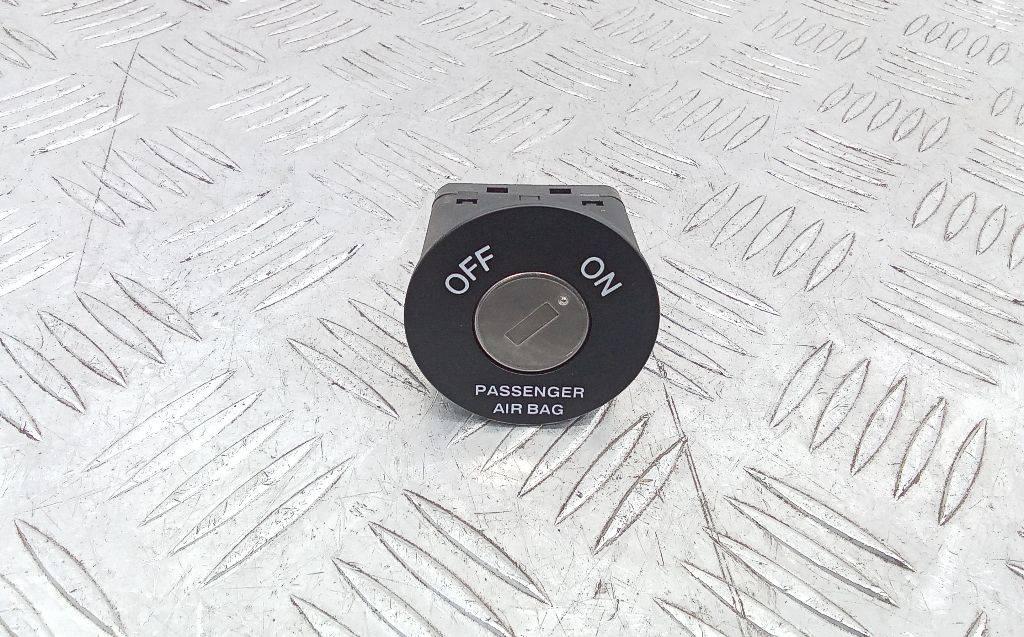 кнопка Airbag Hyundai i30 FD 2008, 378090 - фото №1