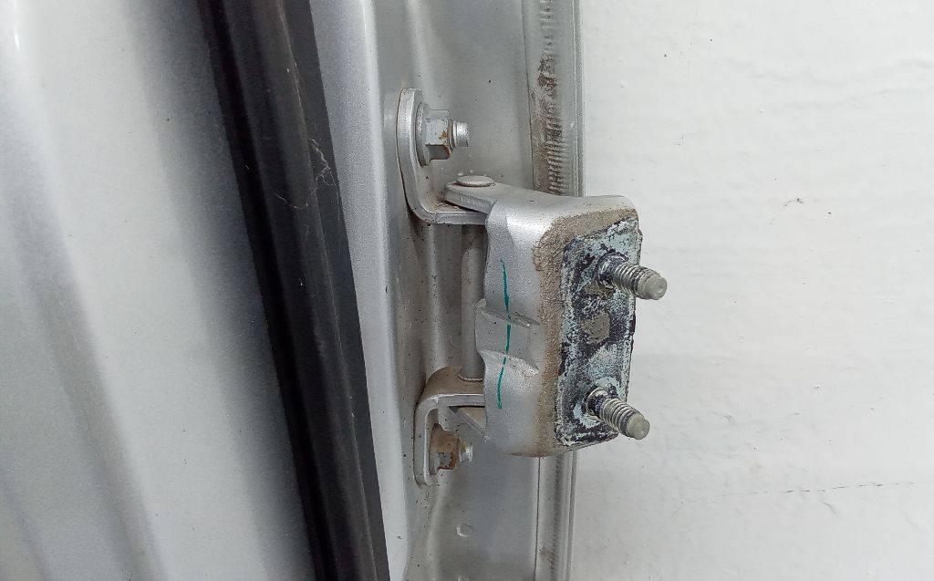 петля двери Nissan Versa 1 поколение 2008 - фото №1