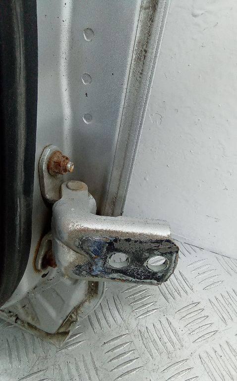 петля двери Nissan Versa 1 поколение 2008 - фото №1