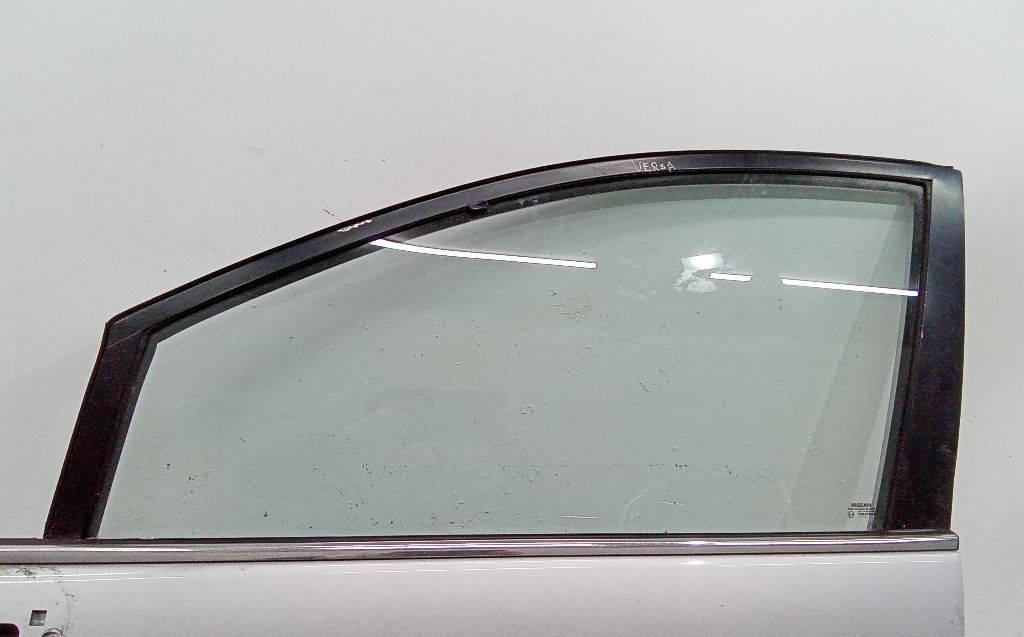 стекло двери передней левой Nissan Versa 1 поколение 2008, 43R004585 - фото №1