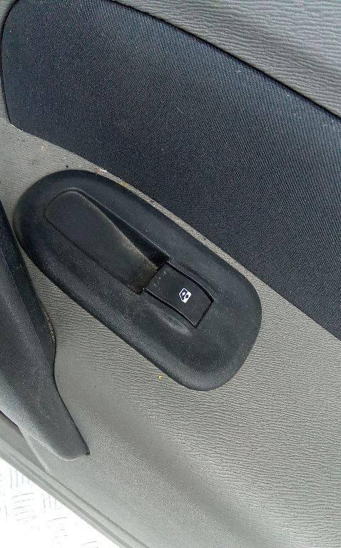 кнопка стеклоподъемника двери Renault Kangoo 2 поколение 2010 - фото №1