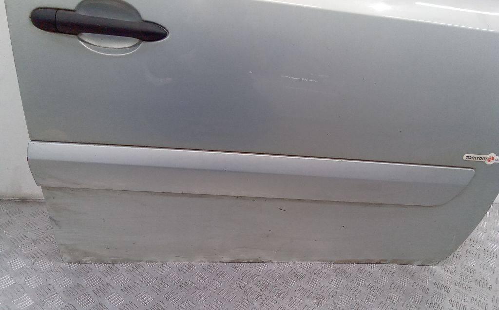 молдинг двери передней правой Renault Kangoo 2 поколение 2010 - фото №1