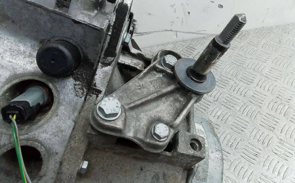 кронштейн КПП Peugeot 308 T7 2009, 1.6 л., дизель, МКПП - фото №1