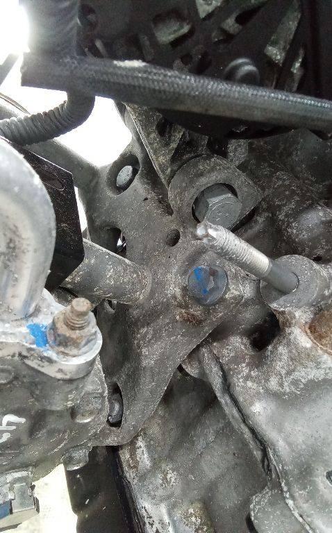 кронштейн компрессора кондиционера Suzuki SX4 1 поколение 2007, 1.6 л., дизель, МКПП - фото №1