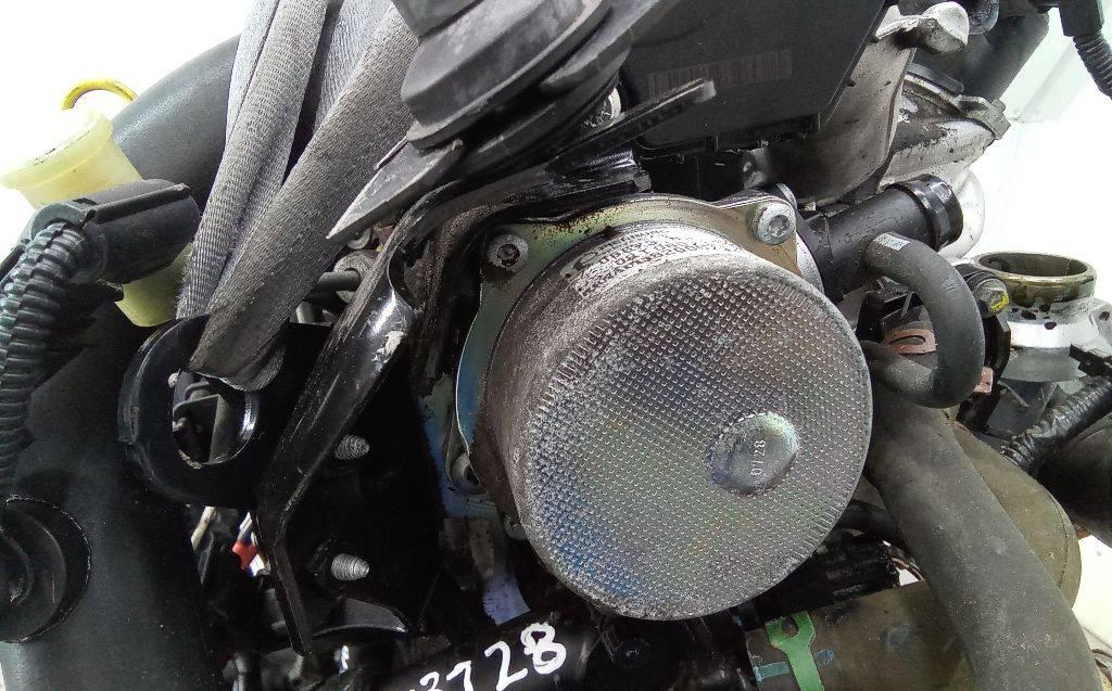 насос вакуумный Renault Megane 3 поколение 2008, 1.5 л., дизель, МКПП - фото №1