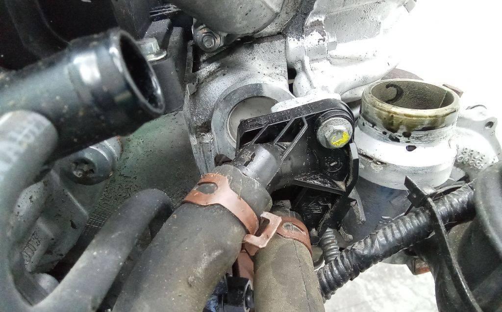 фланец (тройник) системы охлаждения Renault Megane 3 поколение 2008, 1.5 л., дизель, МКПП, 8200337841 - фото №1