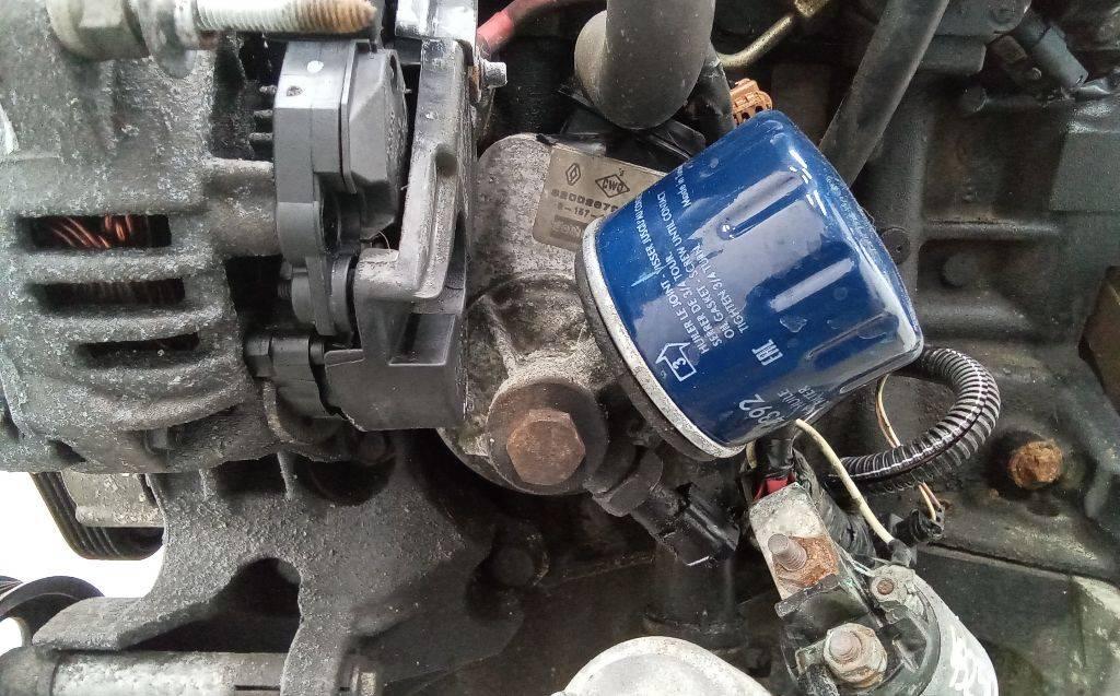 теплообменник масляного фильтра Renault Clio 3 поколение 2006, 1.5 л., дизель, МКПП, 8200267937 - фото №1