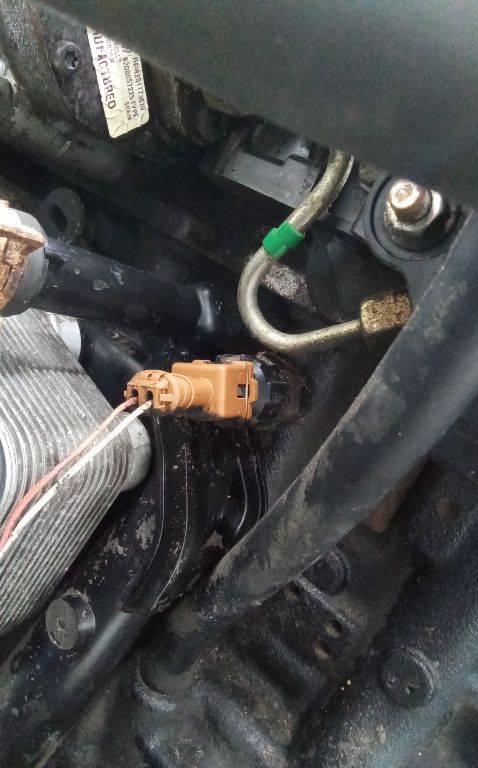 датчик детонации Renault Clio 3 поколение 2006, 1.5 л., дизель, МКПП - фото №1