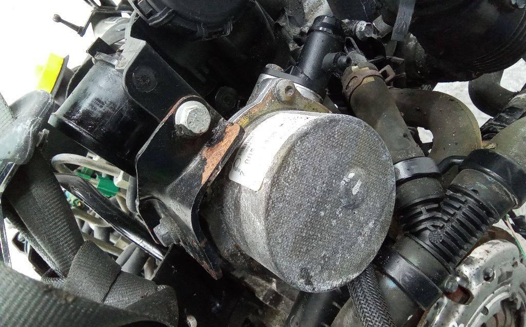 насос вакуумный Renault Clio 3 поколение 2006, 1.5 л., дизель, МКПП, 8200521381 - фото №1