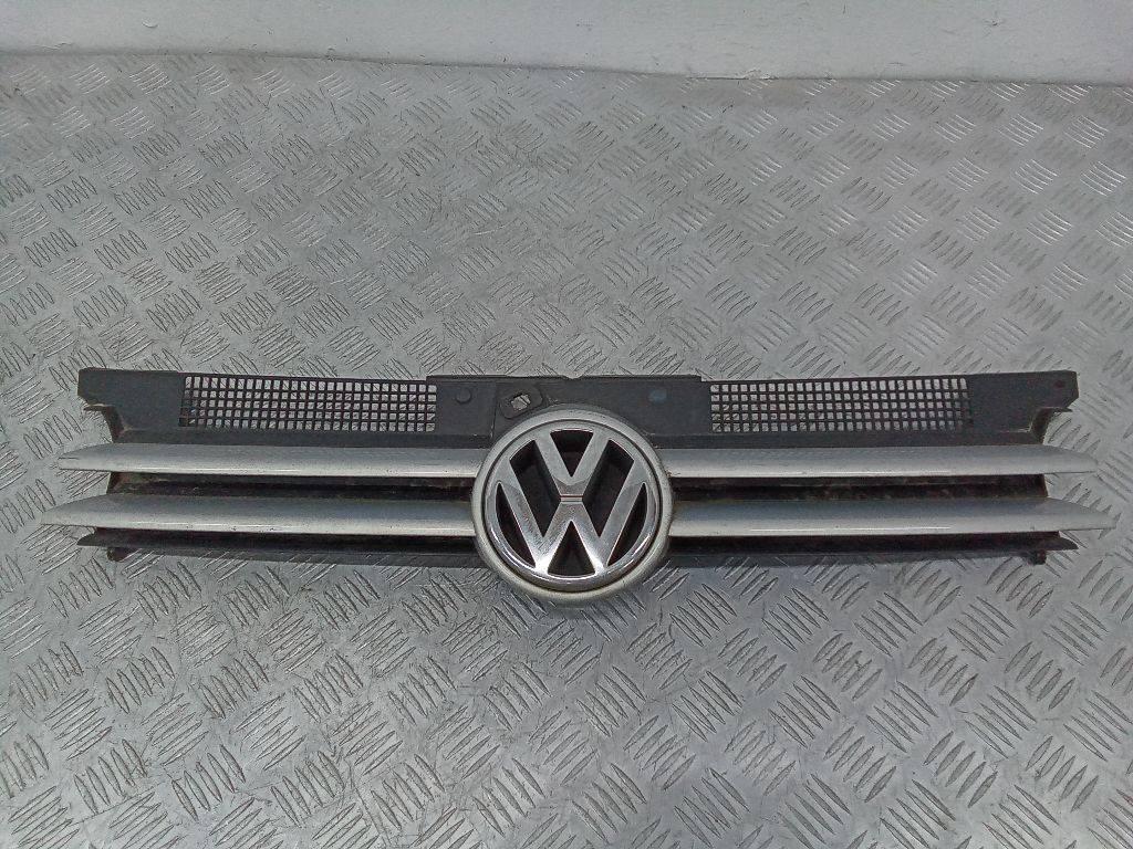 решетка радиатора Volkswagen Golf 4 поколение 1998, 1J0853655C - фото №1