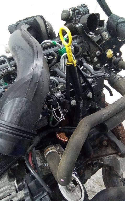 щуп двигателя Renault Clio 3 поколение 2007, 1.5 л., дизель, МКПП - фото №1