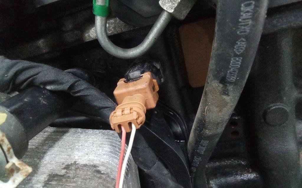 датчик детонации Renault Clio 3 поколение 2007, 1.5 л., дизель, МКПП - фото №1