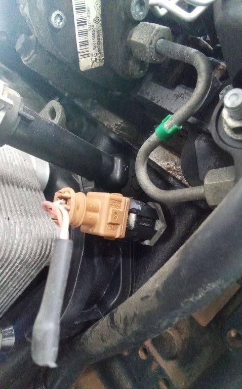 датчик детонации Renault Clio 3 поколение 2005, 1.5 л., дизель, МКПП - фото №1