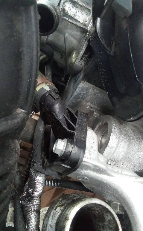 фланец (тройник) системы охлаждения Renault Clio 3 поколение 2005, 1.5 л., дизель, МКПП, 8200337841 - фото №1