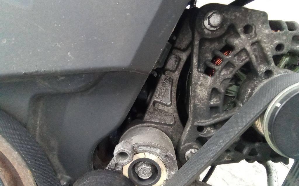 кронштейн генератора Renault Clio 3 поколение 2007, 1.5 л., дизель, МКПП, 8200669494 - фото №1