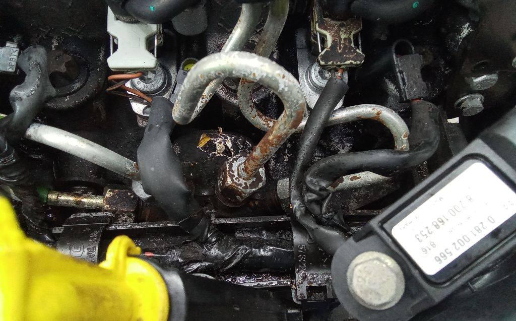 топливная рампа Nissan Note E11 2006, 1.5 л., дизель, МКПП - фото №1