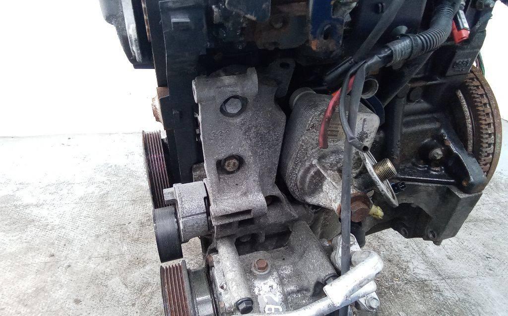 кронштейн генератора Renault Clio 3 поколение 2007, 1.5 л., дизель, МКПП - фото №1