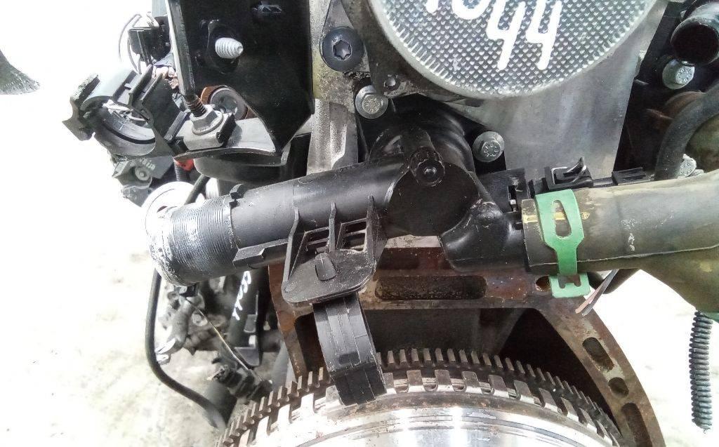 корпус термостата Renault Megane 3 поколение 2008, 1.5 л., дизель, МКПП - фото №1