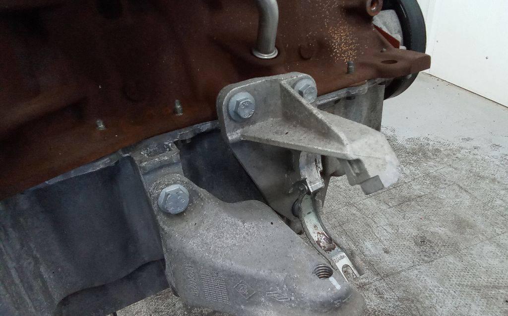 кронштейн полуоси Renault Megane 3 поколение 2008, 1.5 л., дизель, МКПП - фото №1