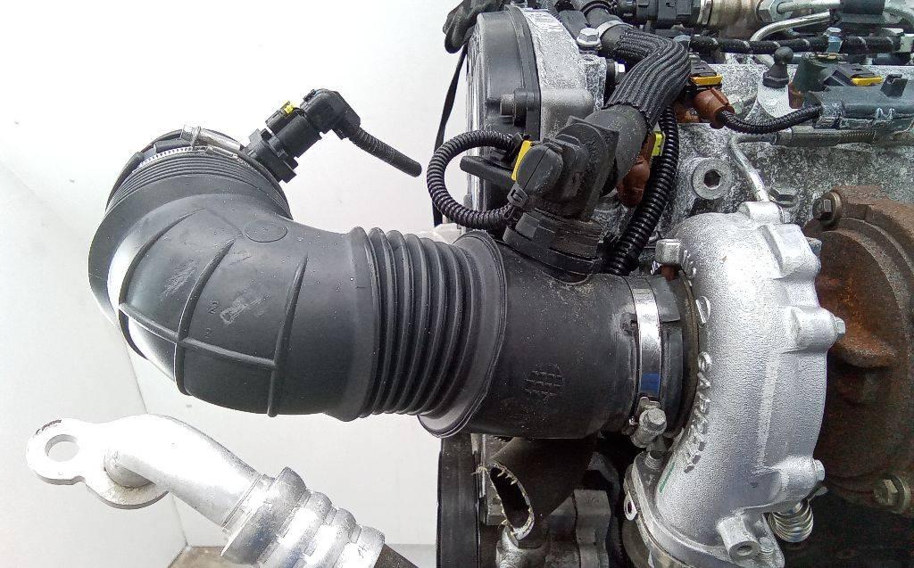 патрубок воздушного фильтра Opel Insignia 1 поколение (A) 2010, 2.0 л., дизель, МКПП, 55561787 - фото №1