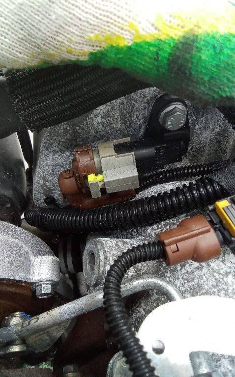 датчик распредвала Opel Insignia 1 поколение (A) 2010, 2.0 л., дизель, МКПП - фото №1