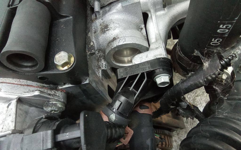 фланец (тройник) системы охлаждения Renault Clio 3 поколение 2006, 1.5 л., дизель, МКПП, 8200337841 - фото №1