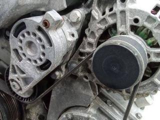 кронштейн генератора Volkswagen Golf 5 поколение 2007, 2.0 л., дизель, АКПП