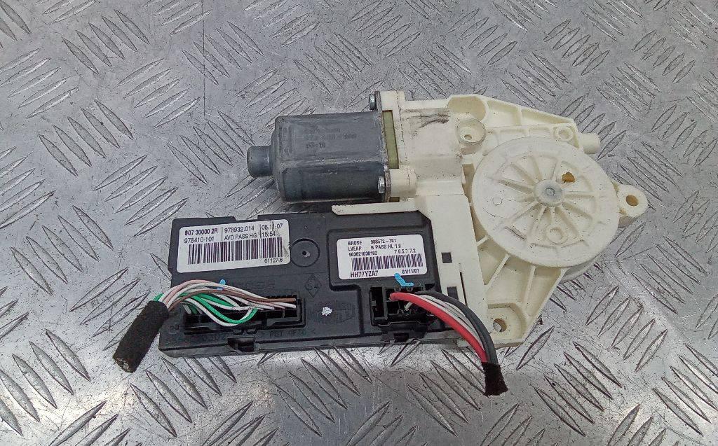 моторчик стеклоподъемника передний правый Renault Laguna 3 поколение 2008, 807300002R - фото №1