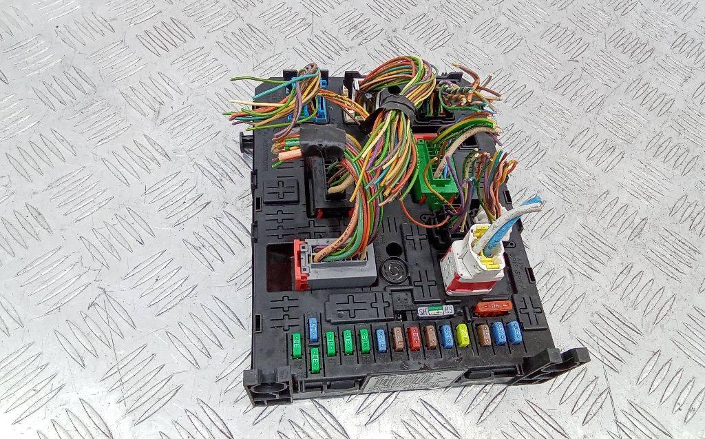 блок предохранителей Peugeot 308 T7 2009, 966405918002 - фото №1