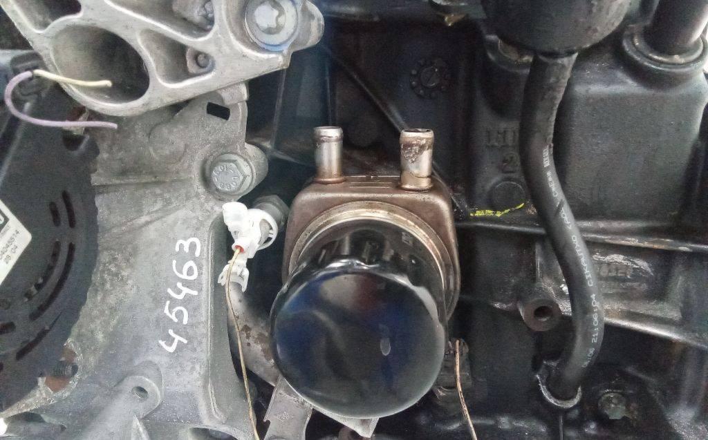 теплообменник масляного фильтра Renault Scenic 2 поколение 2004, 1.9 л., дизель, МКПП - фото №1