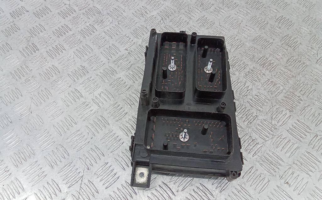 блок предохранителей Opel Zafira 2 поколение (B) 2007, 1534937 - фото №1