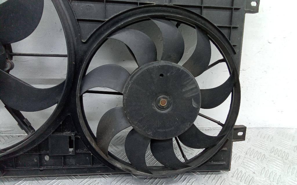 вентилятор радиатора Volkswagen Passat B6 2010 - фото №1