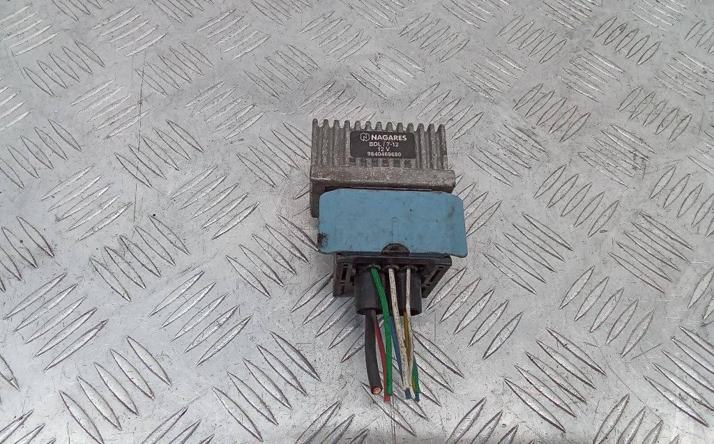 реле накала свечей Citroen Berlingo 2 поколение (B9) 2010, 1.6 л., дизель, МКПП, 9640469680 - фото №1