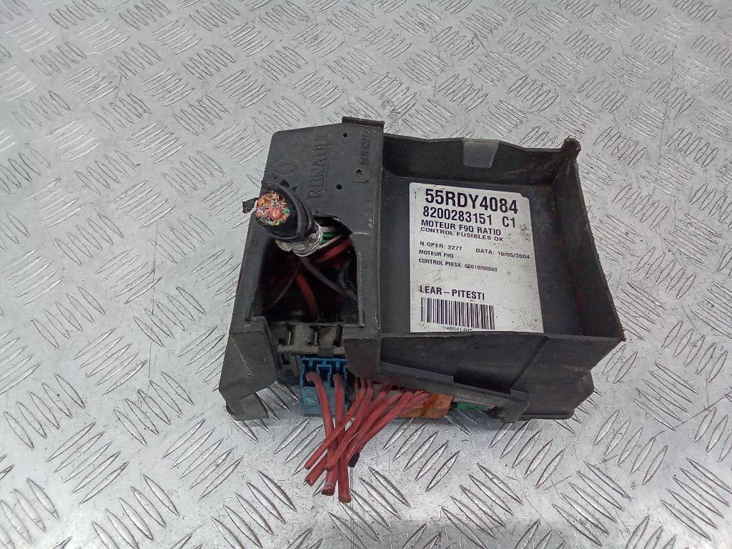 блок предохранителей Renault Laguna 2 поколение 2004, 1.9 л., дизель, МКПП, 8200283151 - фото №1