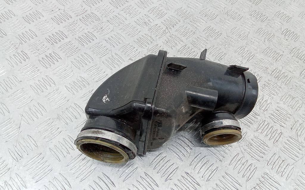 патрубок воздушного фильтра Mercedes-Benz CLA-Класс C117 2015, 2.2 л., дизель, A6510900609 - фото №1